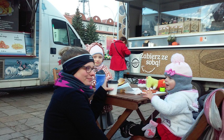 Brzesko. Mieszkańcy na zlocie food trucków [ZDJĘCIA]