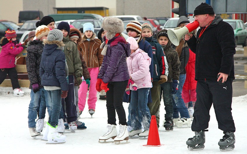 Ruszyły zajęcia dla dzieci i młodzieży na lodowisku