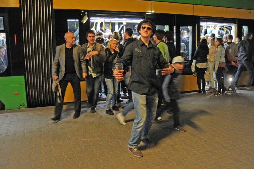 Wielkie Grillowanie 2014: Bili, wyrywali drzwi z tramwajów. MPK Poznań podlicza straty