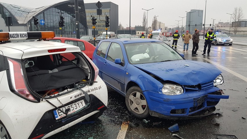 Karambol przy dworcu Łódź Fabryczna. Na al. Scheiblerów...