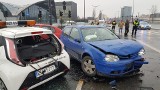 Karambol przy dworcu Łódź Fabryczna. Na al. Scheiblerów zderzyły się 24 samochody, w tym radiowóz, autobus i samochód MPK [ZDJĘCIA,FILM]