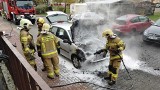 Pożar samochodu osobowego w Skwierzynie. Na miejsce wysłano jednostki straży pożarnej
