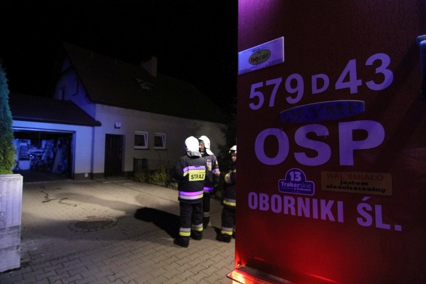 Pożar domu w Pęgowie pod Wrocławiem. Na miejscu 7 zastępów straży pożarnej (ZDJĘCIA)