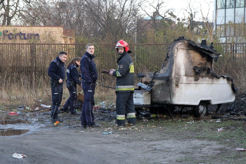 Wrocław: Pożar na Walońskiej. Chmura dymu unosiła się nad miastem (ZDJĘCIA)