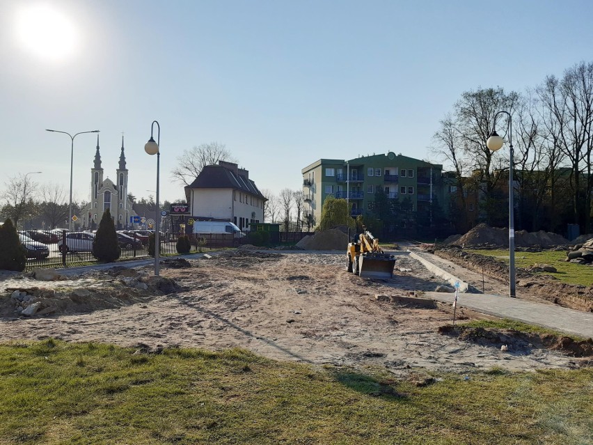 Tematyczny plac zabaw - pierwszy taki w Ostrołęce - powstaje przy Szkole Podstawowej nr 10
