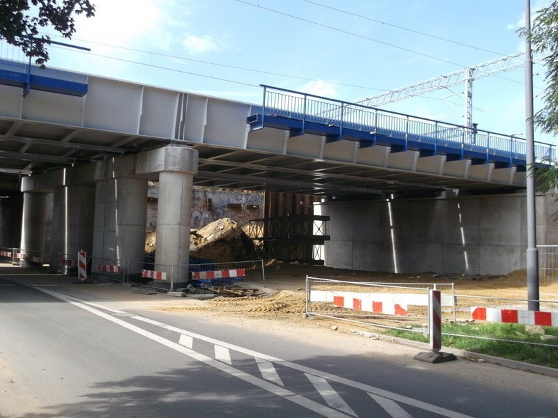 Wrocław: Rozbierają stary wiadukt na Starogroblowej (ZDJĘCIA)