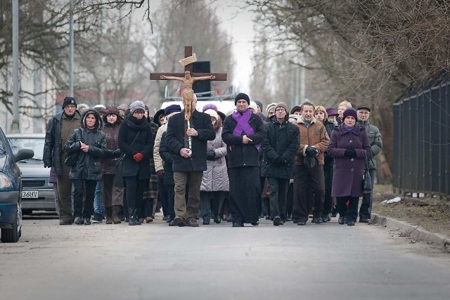 Droga Krzyżowa w Słupsku. Poprowadził prałat Giriatowicz.