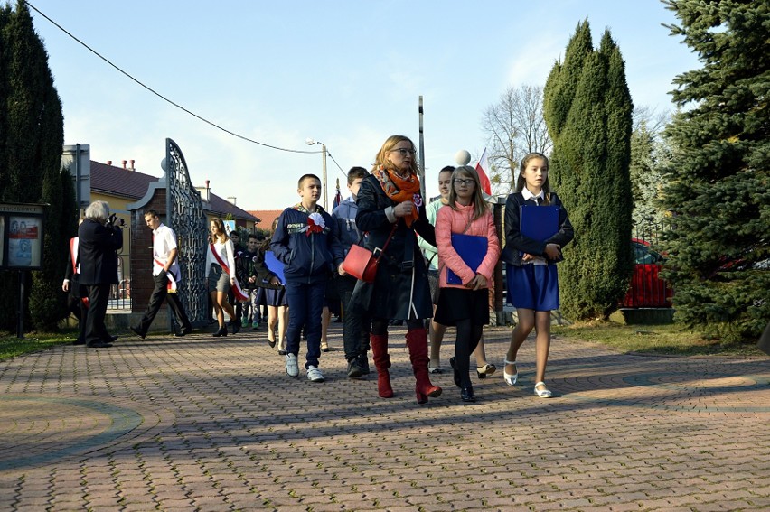 Staszkówka. Uroczyście świętowano rocznice niepodległości. W kościele odsłonięto okolicznościową tablicę