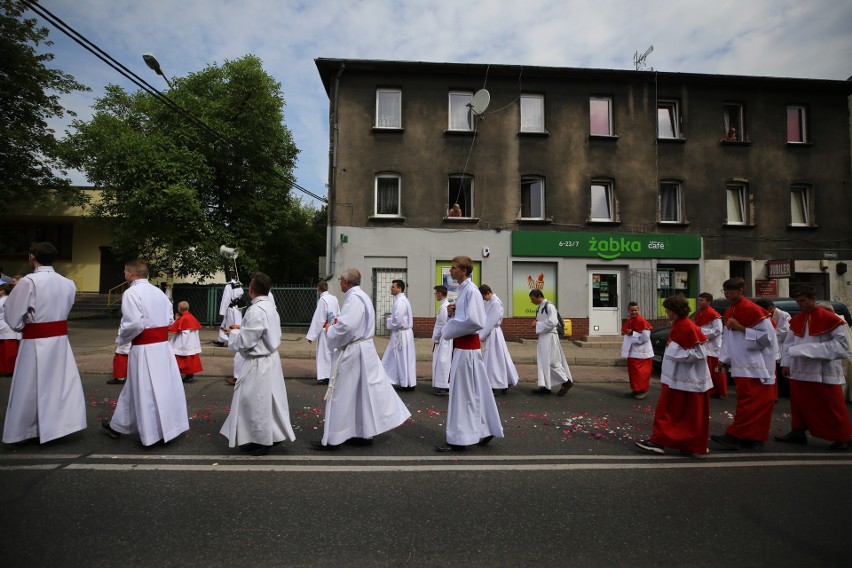 Procesja z Najświętszym Sakramentem wyruszyła z Bazyliki w...