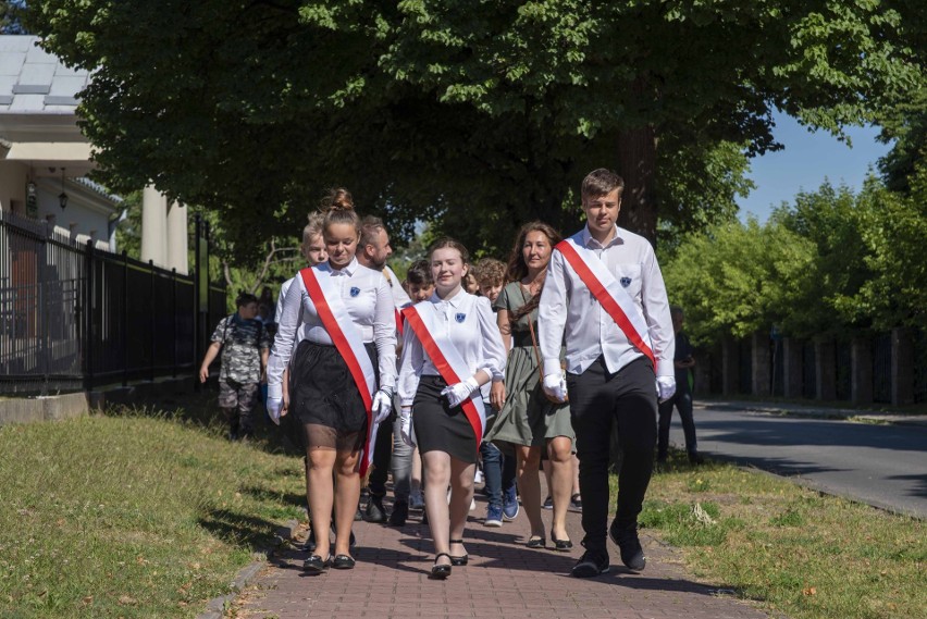 Uczniowie skarżyskich szkół oddali hołd Powstańcom Styczniowym (ZDJĘCIA)