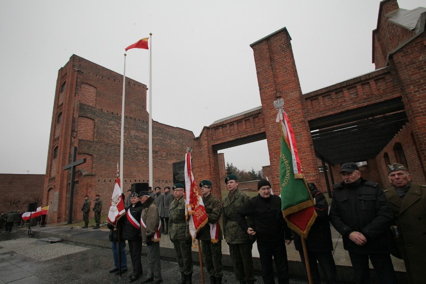 Obchody 69. rocznicy spalenia więźniów Radogoszcza w Łodzi [ZDJĘCIA]