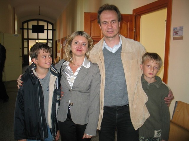 Małgorzata i Robert Kurtysowie przyszli na wybory z synami - 11 i 13-latkiem.