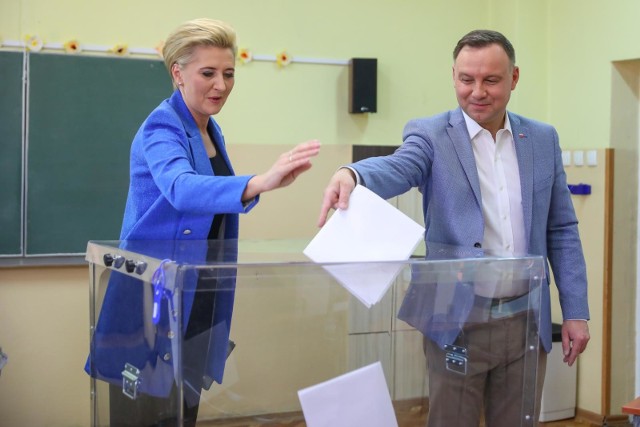 Prezydent Andrzej Duda w sprawie wyborów wypowiada się w zachowawczy sposób