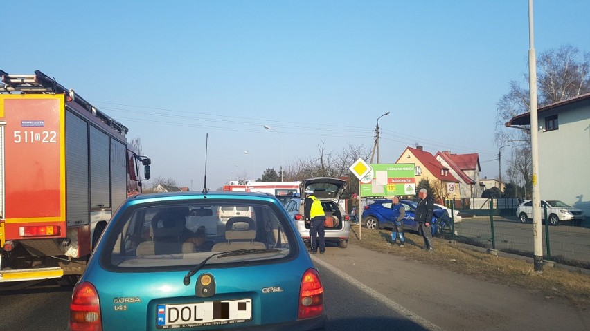 Wypadek na DK8 w Oleśnicy. Tworzą się korki [ZDJĘCIA]