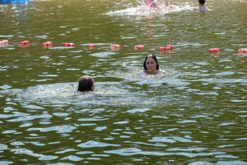 Plaża Dojlidy otwarta. Tłumy korzystają z pięknej pogody i...