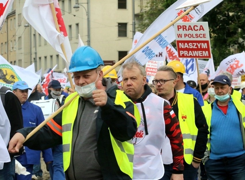 W centrum Wrocławia protest rozpoczęli górnicy z kopalni...