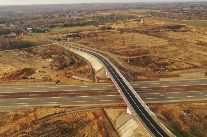 Autostrada A1 jest już przejezdna, ale wciąż trwają na niej...