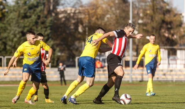 Bartłomiej Buczek (przy piłce) strzelił ostatnio 2, a w rundzie już 8 goli