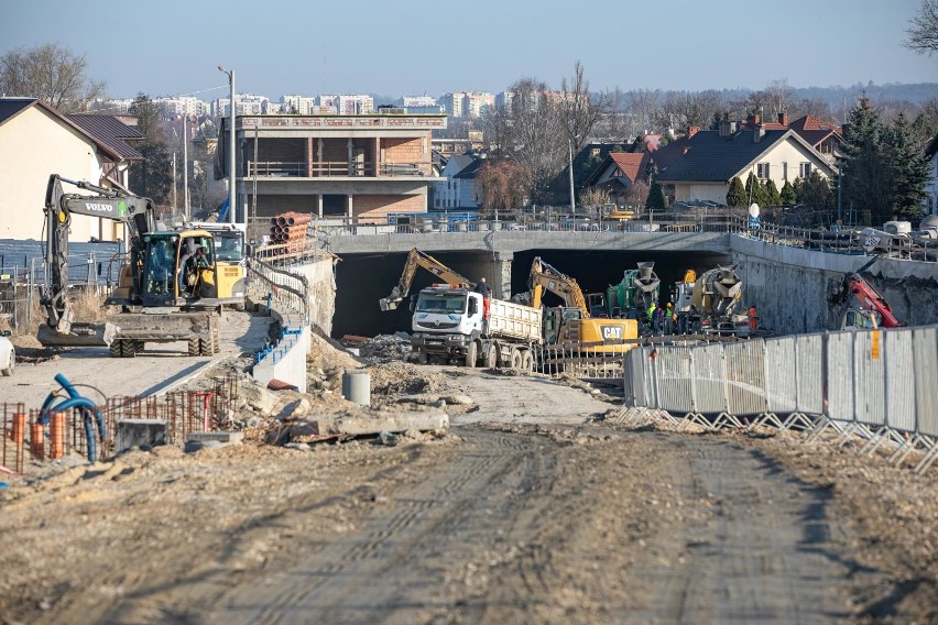 Kraków. Pogoda sprzyja budowie Trasy Łagiewnickiej. Zobacz postęp prac [ZDJĘCIA]