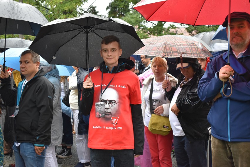 Oświęcim. Na terenie Muzeum Auschwitz trwają uroczystości 78. rocznicy męczeńskiej śmierci o. Maksymiliana Marii Kolbego [ZDJĘCIA]