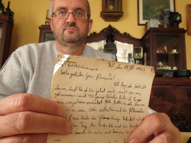 Listów z prośbą o pomoc, m.in. z obozu w Płaszowie, Tomasz Jastrzębski znalazł dziesiątki