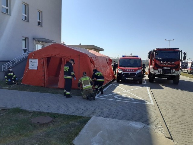 Przed Szpitalem Powiatowym w Zawierciu pojawił się namiot do wstępnej segregacji pacjentów