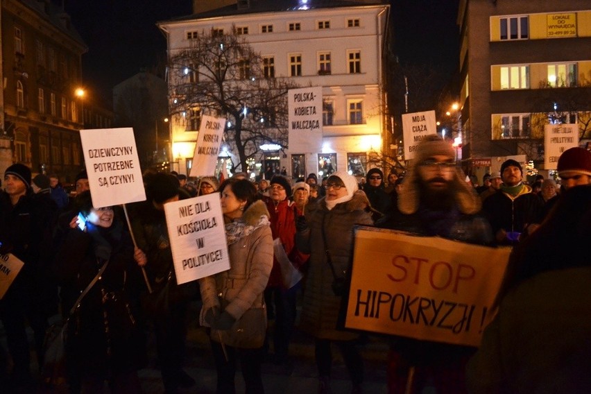 Strajk obywatelski w Bielsku-Białej. 13 grudnia 2016 r.