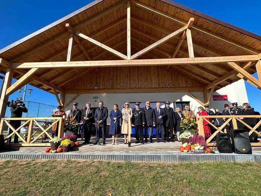 W niedzielę, 8 października uroczyście otwarto nowy budynek świetlicy wiejskiej i remizy Ochotniczej Straży Pożarnej w Makoszynie