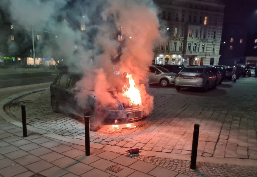 Pożar skody przy Dworcu Świebodzkim we Wrocławiu....