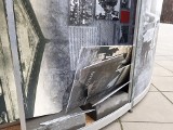 Wandale zniszczyli wystawę na pl. Solidarności 