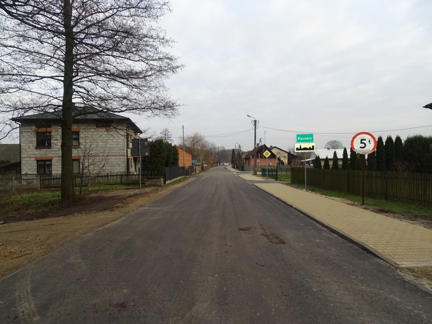 Zakończył się gruntowny remont drogi gminnej w Koszarach. Za...