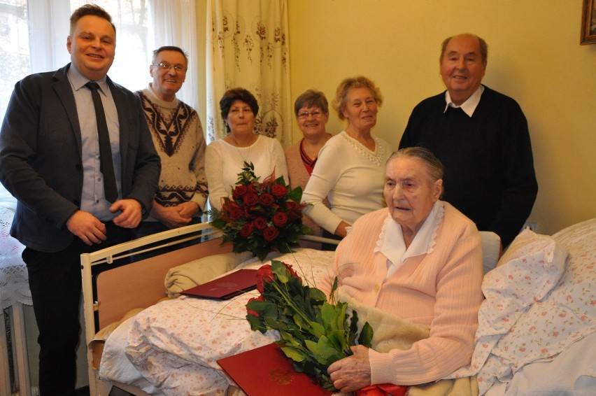 Aniela Zagaja z rodziną, od lewej: wnuk Jarosław, syn...