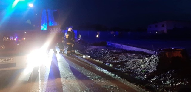 Strażacy z Przytyka porządkowali miejsce po wypadku we Wrzeszczowie.