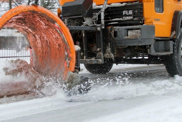 Zarządców dróg jest dwóch. Część podlega powiatowi, ale większość to drogi gminne.