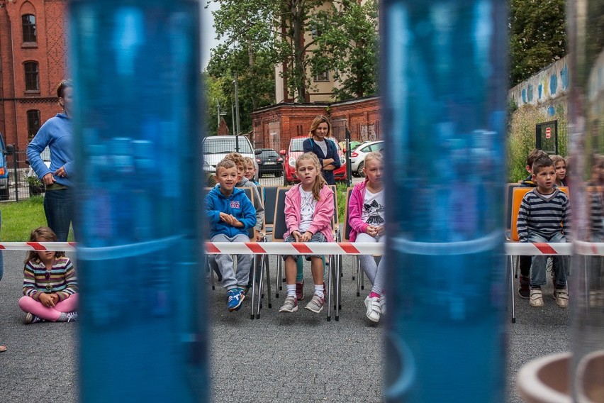 Familijne Podwórko. Dzień Młodego Naukowca -...