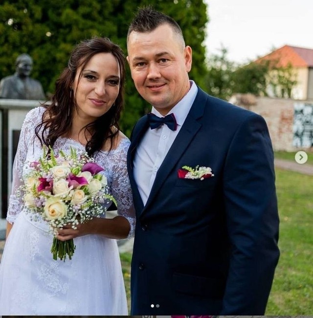 Kasia i Piotr z 4. edycji "Rolnik szuka żony"Kasia i Piotr poznaliśmy w 4. edycji "Rolnik szuka żony". Dziewczyna pojawiła się w domu rolnika po tym, jak Piotr nie wybrał żadnej z zaproszonych wcześniej uczestniczek programu. Ona też wysłała do niego list, ale początkowo miała opory przed pojawieniem się w telewizji. Niedługo później okazało się, że Kasia jest w ciąży. Para pobrała się 2 sierpnia 2019 r.