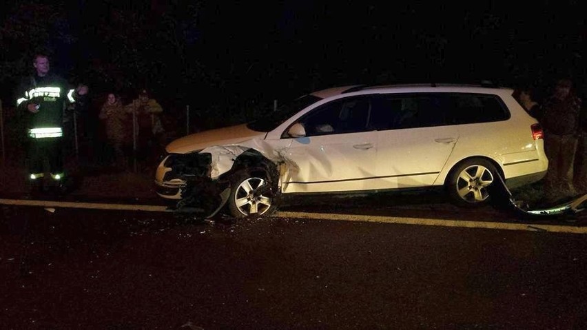 Wypadek w Gutach. Czołowe zderzenie passata z seatem