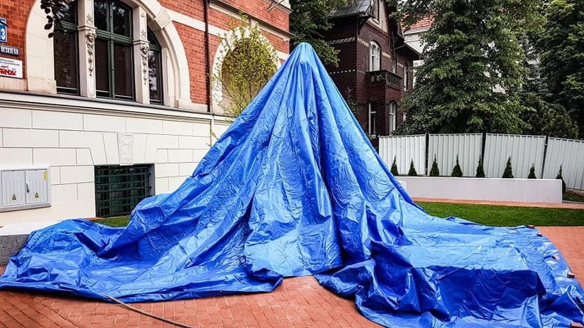 Pomnik Lecha Kaczyńskiego w Szczecinie. W końcu zobaczymy tajemniczy monument [zdjęcia]