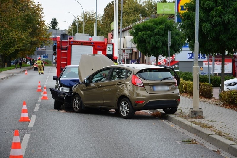 Poważny wypadek w Krośnie. Ranne zostały dwie osoby [ZDJĘCIA]