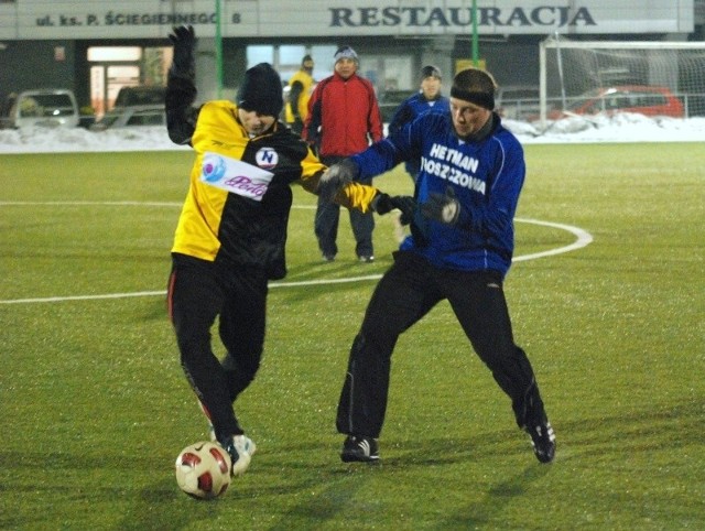 W sparingowym spotkaniu z GKS Nowiny, Hetman Włoszczowa testował 24-letniego napastnika GKS Kluczewsko - Macieja Fiecka (z prawej).