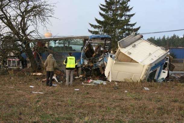 Tragedia w Hajdaszku. W wypadku zginęły dwie osoby, a kilkadziesiąt jest rannych (zdjęcia)