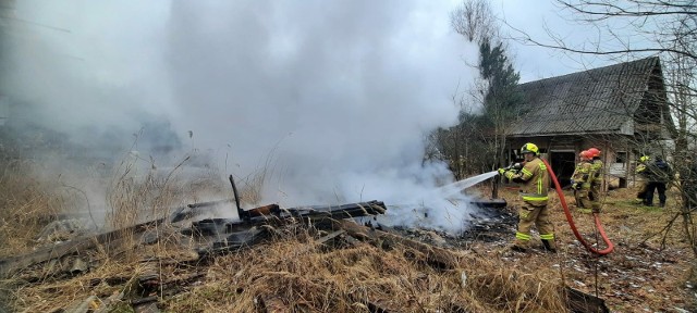 Pożar budynku gospodarczego w miejscowości Wiosna w gminie Radoszyce.
