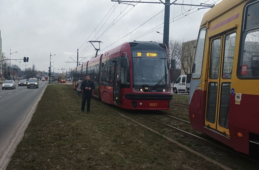 Nie jeździły tramwaje MPK w Łodzi. W tramwaju na al. Piłsudskiego zasłabła pasażerka