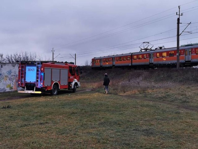 Do zdarzenia doszło około godziny 15 w okolicach ulicy Promiennej we Włocławku. Mężczyzna został potrącony przez pociąg relacji Toruń - Włocławek.