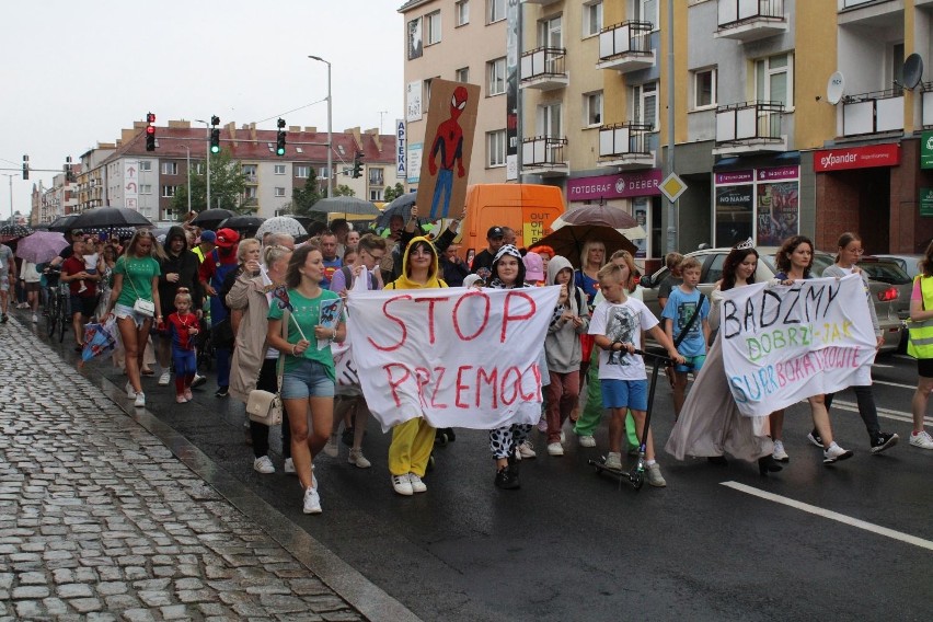 Ulicami Koszalina przeszedł marsz przeciwko przemocy.