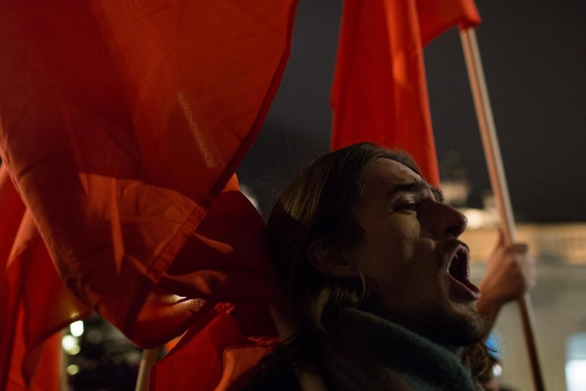 Ustawa o IPN i konflikt z Izraelem. Warszawa: Demonstracja narodowców i kontrmanifestacja Obywateli RP przed Pałacem Prezydenckim [ZDJĘCIA]