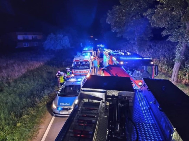 Do śmiertelnego wypadku drogowego doszło w Pstrokoniach w piątek, 25 sierpnia, po godzinie 23.