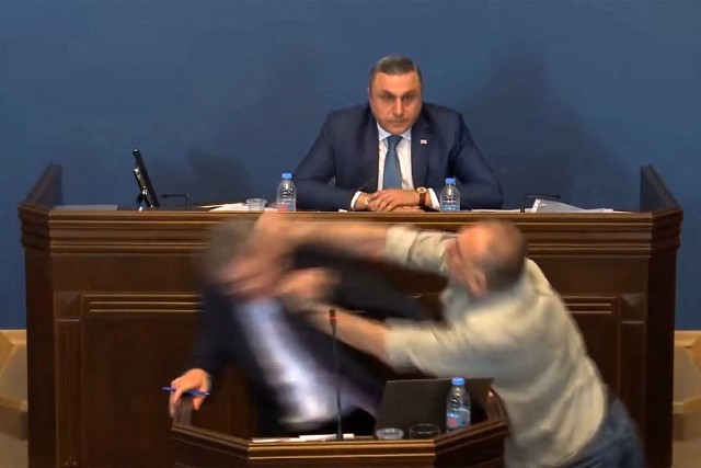 W gruzińskim parlamencie doszło do rękoczynów