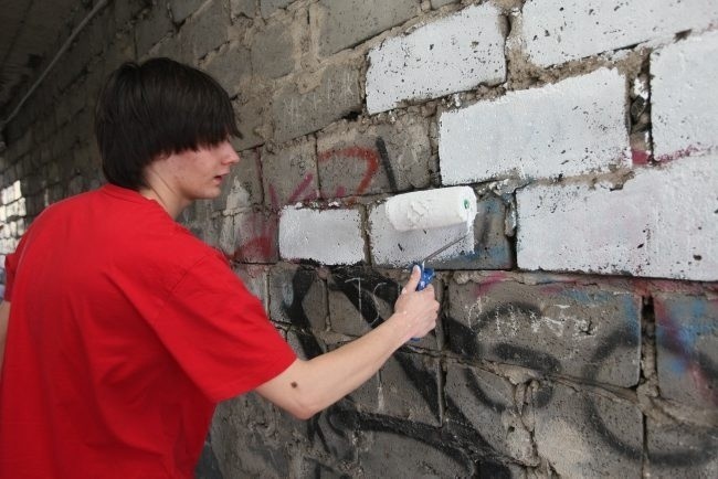 Kraków. "HejtStop", czyli zamalowujemy hejty w Dzień Wagarowicza [ZDJĘCIA, WIDEO]