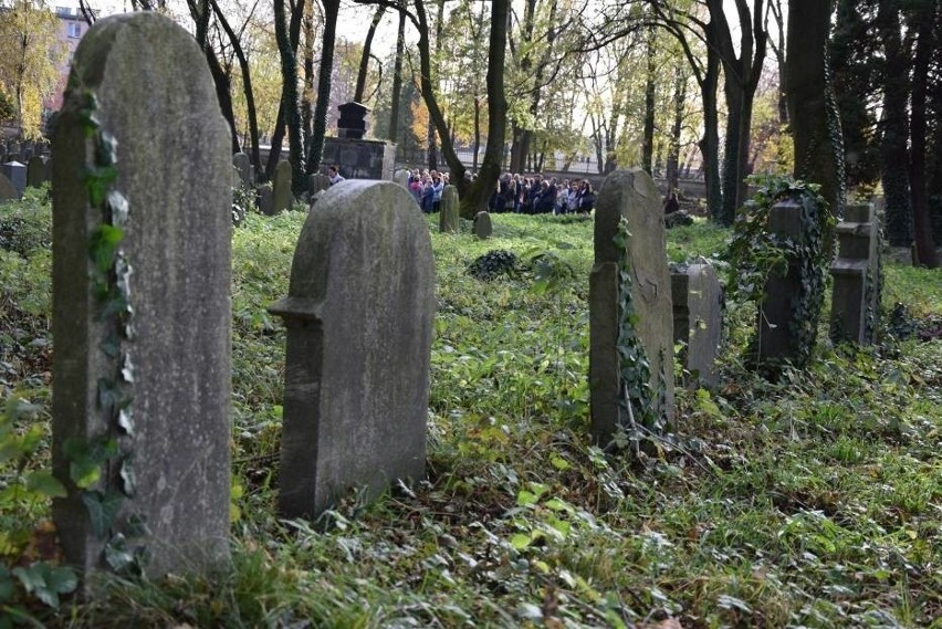 W niedzielę można zwiedzić cmentarz żydowski w Oświęcimiu z dr. Jackiem Proszykiem